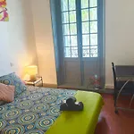 Room, אכסניה קרקסון