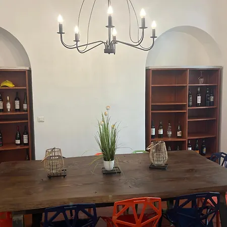 Room, אכסניה קרקסון